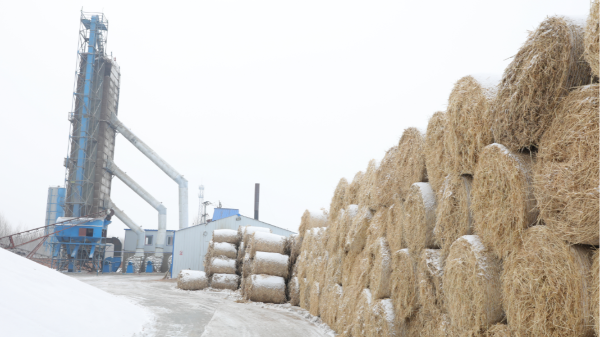 煤炭?jī)r(jià)格高，烘糧利潤(rùn)低，吉林大安市500噸糧食烘干塔改用秸稈大包直燃鍋爐，每天省3萬